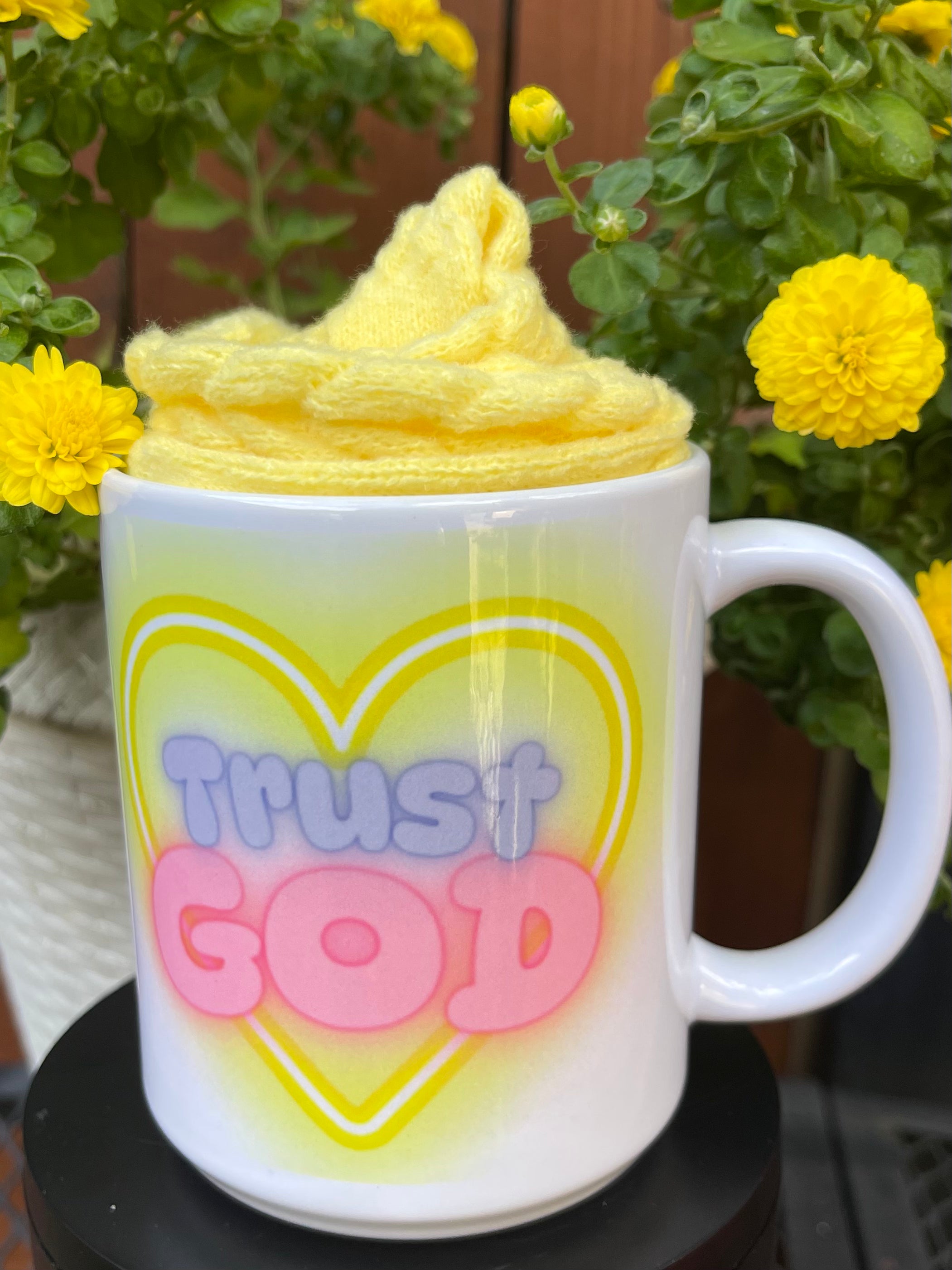Trust GOD Mug – Inspirational Ceramic Cup with Heart Design